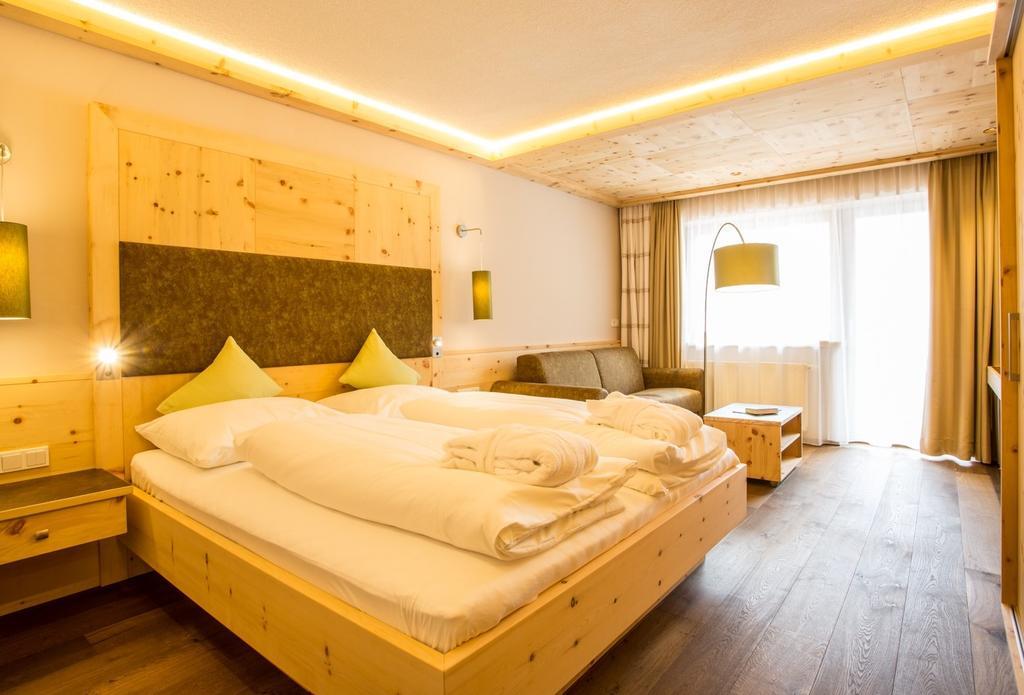 Hotel Baeckelar Wirt Superior Сьолден Екстериор снимка